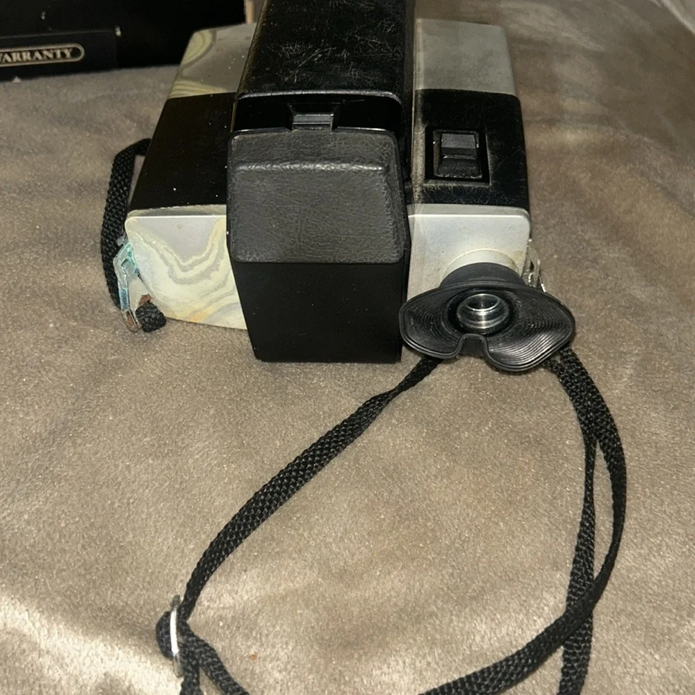 VINTAGE KODAK MOVIE CAMERA XL320 IN ITS ORIGINAL BOX USES TYPE G 160 FILM